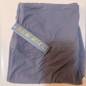 NWT Charcoal leggings, XL